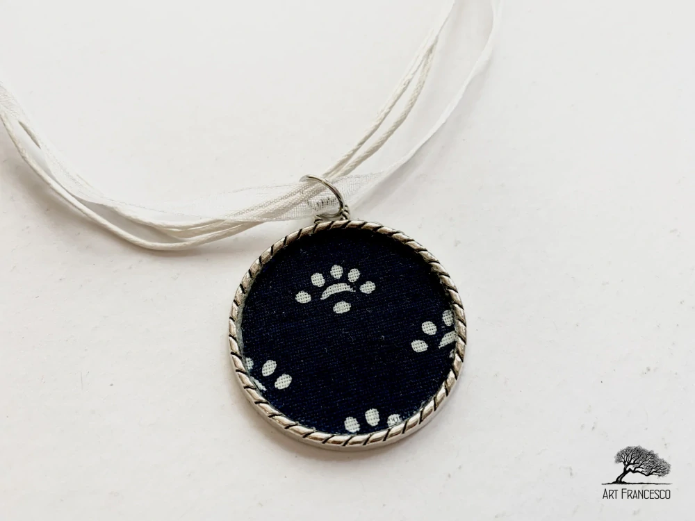 Přívěsek s modrotiskem